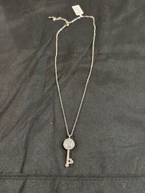 CHARMING INSPIRATIONS NWT FINE SILVER PLATED SWAROVSKI KEY PENDANT NECKLACE